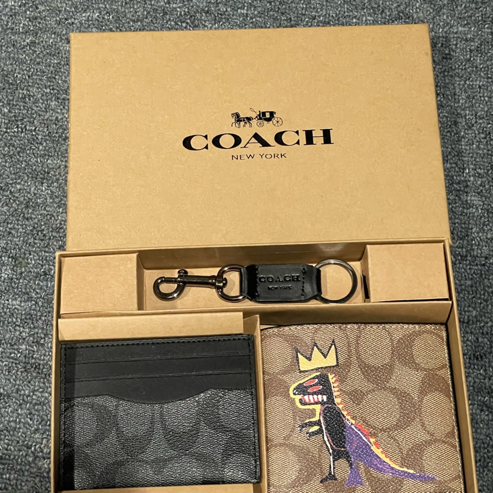Coach Men's Black and Tan Card Holder and Keychain Set